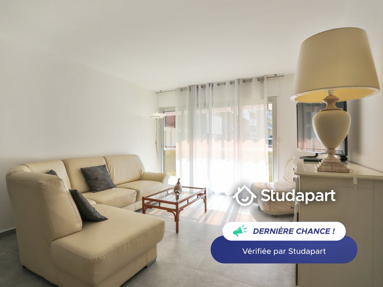 Apartment for rent for €1,150 per month in Antibes, Boulevard des Nations