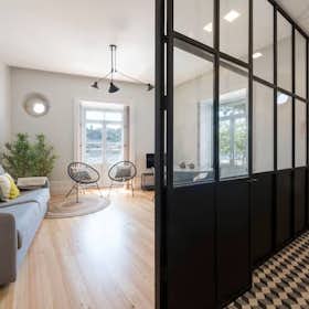 Apartment for rent for €1,000 per month in Porto, Escadas do Adro