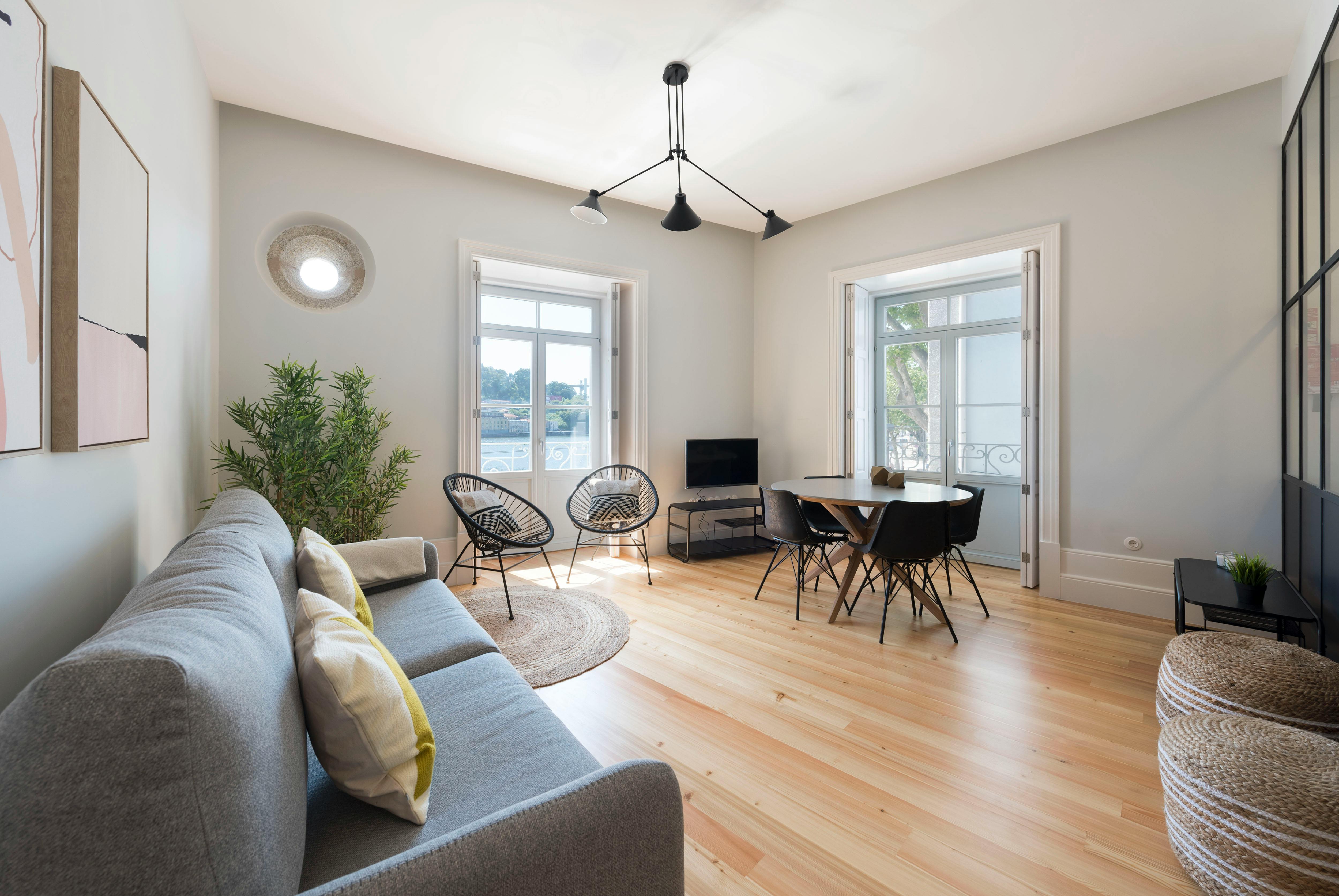 Escadas do Adro, Porto preview