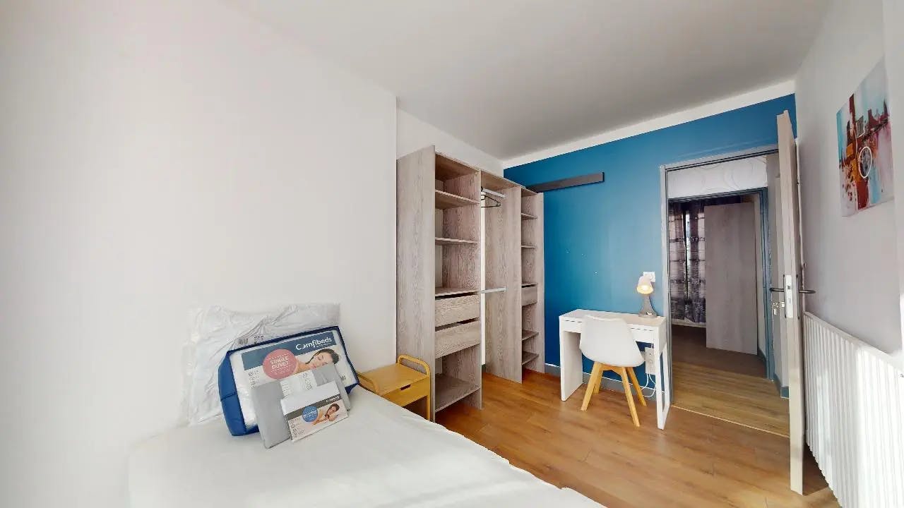 Private room in Rue Vincent van Gogh, Toulouse (1446112) room image 2
