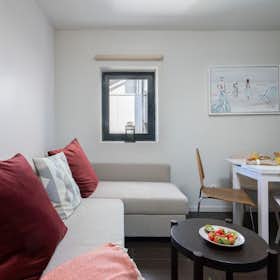 Apartment for rent for €999 per month in Porto, Rua da Maternidade