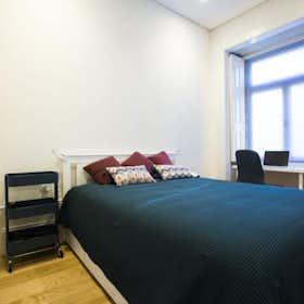 Apartment for rent for €999 per month in Porto, Rua do Breiner