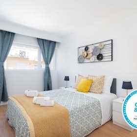 Appartement te huur voor € 999 per maand in Gondomar, Rua Almeida Garrett