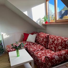 Studio for rent for € 1.350 per month in Munich, Bleibtreustraße