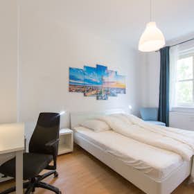 Wohnung zu mieten für 1.590 € pro Monat in Berlin, Oderstraße