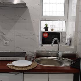 Apartamento para alugar por € 550 por mês em Vila Nova de Gaia, Rua Cândido dos Reis