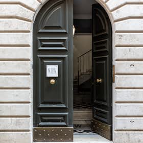 Apartment for rent for €300,000 per month in Rome, Via della Vetrina