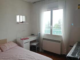 私人房间 正在以 €360 的月租出租，其位于 Pamplona, Travesía de Jesús Guridi
