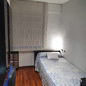 Private room for rent for €690 per month in Barcelona, Carrer de Ganduxer