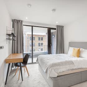 Apartment for rent for €3,441 per month in London, Hackney Road