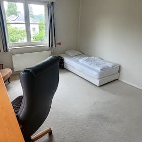 Private room for rent for €650 per month in Woluwe-Saint-Pierre, Avenue de la Faisanderie