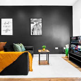 Apartamento para alugar por £ 2.250 por mês em Halesowen, Gorsty Hill Road