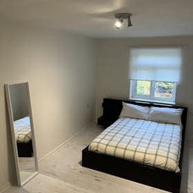 Private room for rent for €1,111 per month in London, St Norbert Road