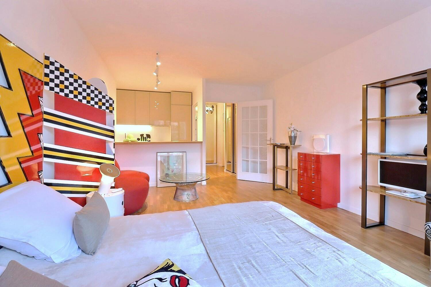 Rue Saint Charles, Paris preview