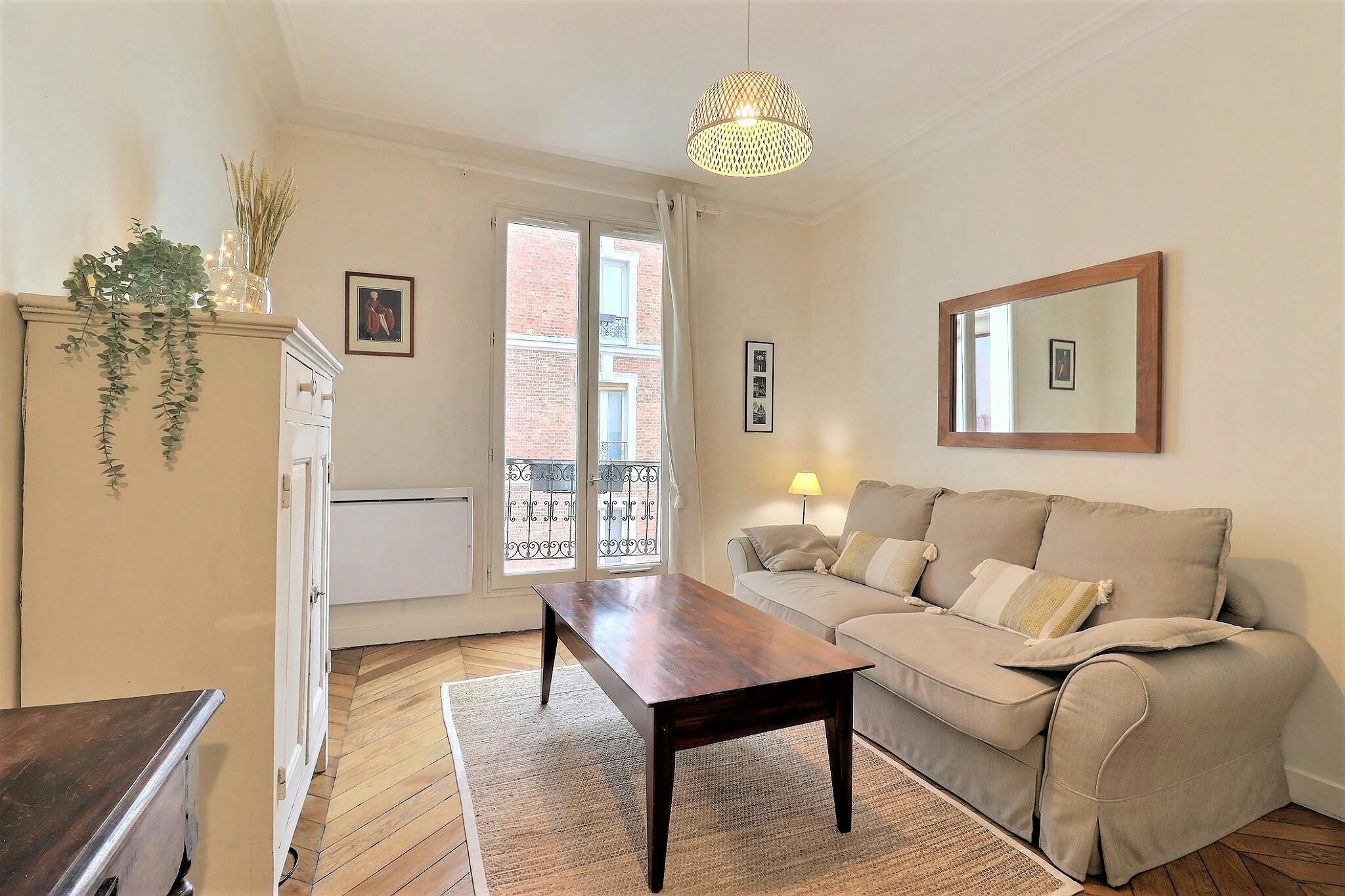 Apartment for rent for €1,933 per month in Paris, Rue Tardieu