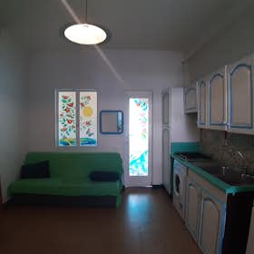 Apartment for rent for €700 per month in Rome, Via Luigi Pennazzi