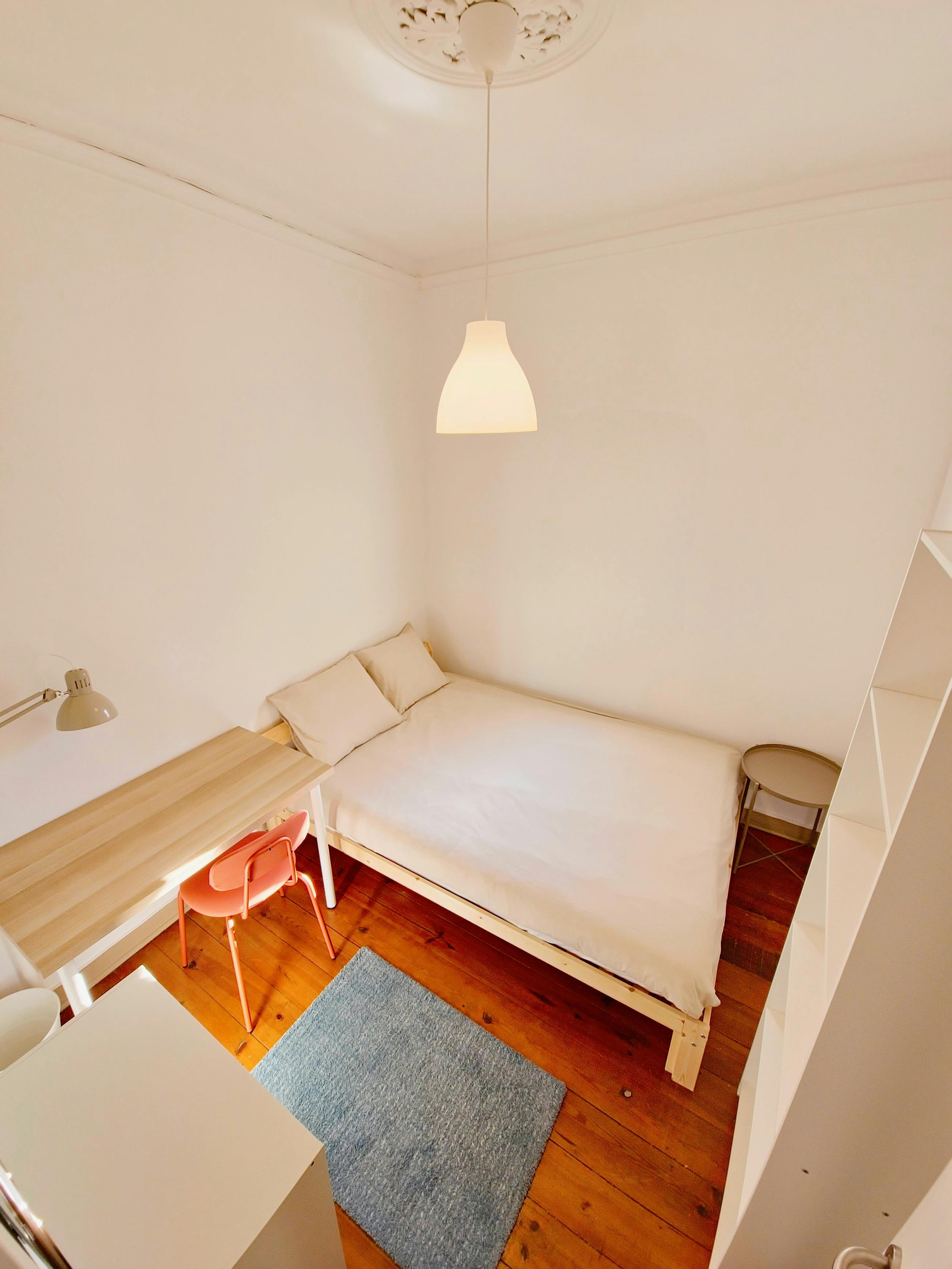 Private room for rent for €550 per month in Lisbon, Rua da Glória