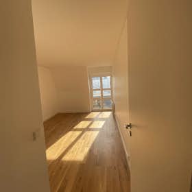 Private room for rent for €1,375 per month in Paris, Villa des Charmilles