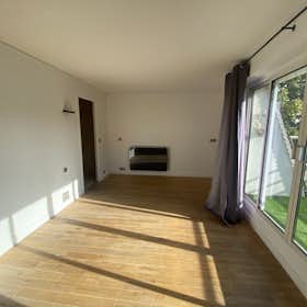 Private room for rent for €1,788 per month in Paris, Villa des Charmilles