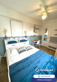 Отдельная комната сдается в аренду за 600 € в месяц в Antibes, Chemin des Âmes du Purgatoire