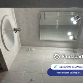 Apartment for rent for €600 per month in Dijon, Rue Général Fauconnet