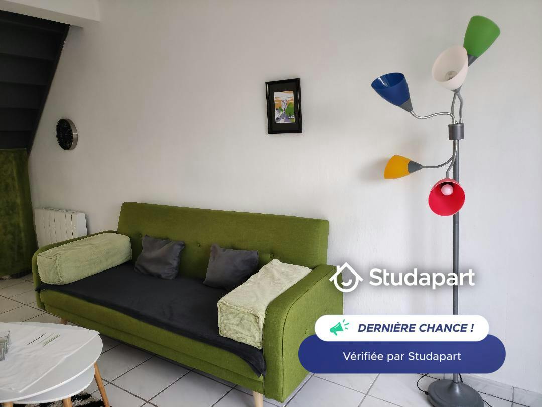 House for rent for €800 per month in Angers, Square Victor Schoelcher