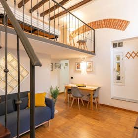 Apartment for rent for €2,600 per month in Milan, Via Pastrengo