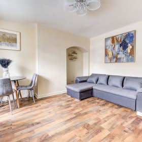 Casa para alugar por £ 3.500 por mês em Dagenham, Lodge Avenue