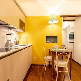 Apartment for rent for €2,600 per month in Milan, Via Pontaccio