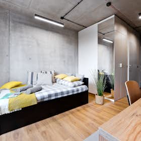 Studio for rent for PLN 2,750 per month in Kraków, aleja 3 Maja