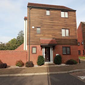 Casa for rent for £ 4.985 per month in Milton Keynes, Swanwick Lane