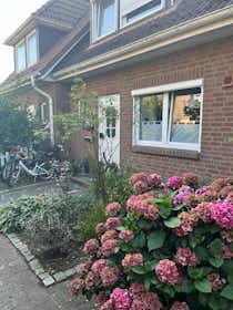 Casa para alugar por € 3.000 por mês em Kummerfeld, Löwenzahn