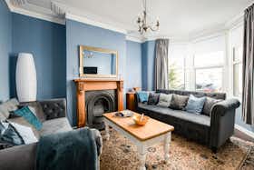 Huis te huur voor £ 3.750 per maand in Bristol, Harrowdene Road