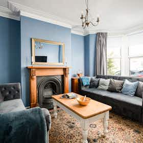 Casa para alugar por € 4.375 por mês em Bristol, Harrowdene Road