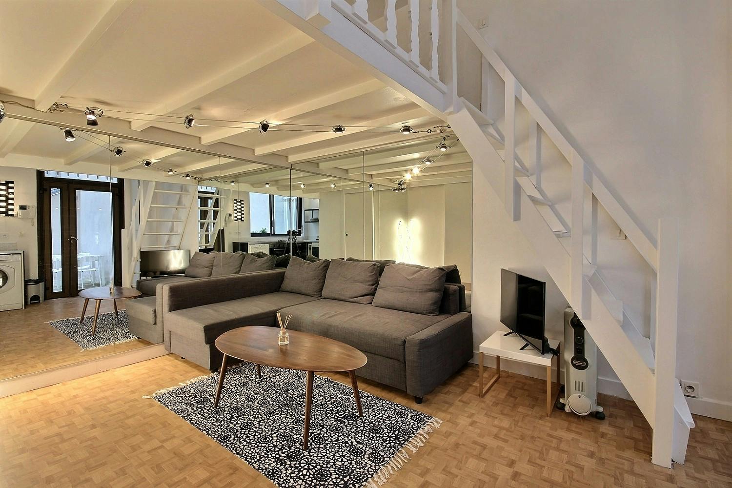 Avenue Carnot, Paris preview