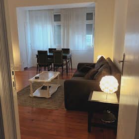 Apartment for rent for €2,000 per month in Lisbon, Rua Maestro Pedro Freitas Branco