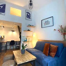 Studio for rent for €3,800 per month in Paris, Rue de Douai