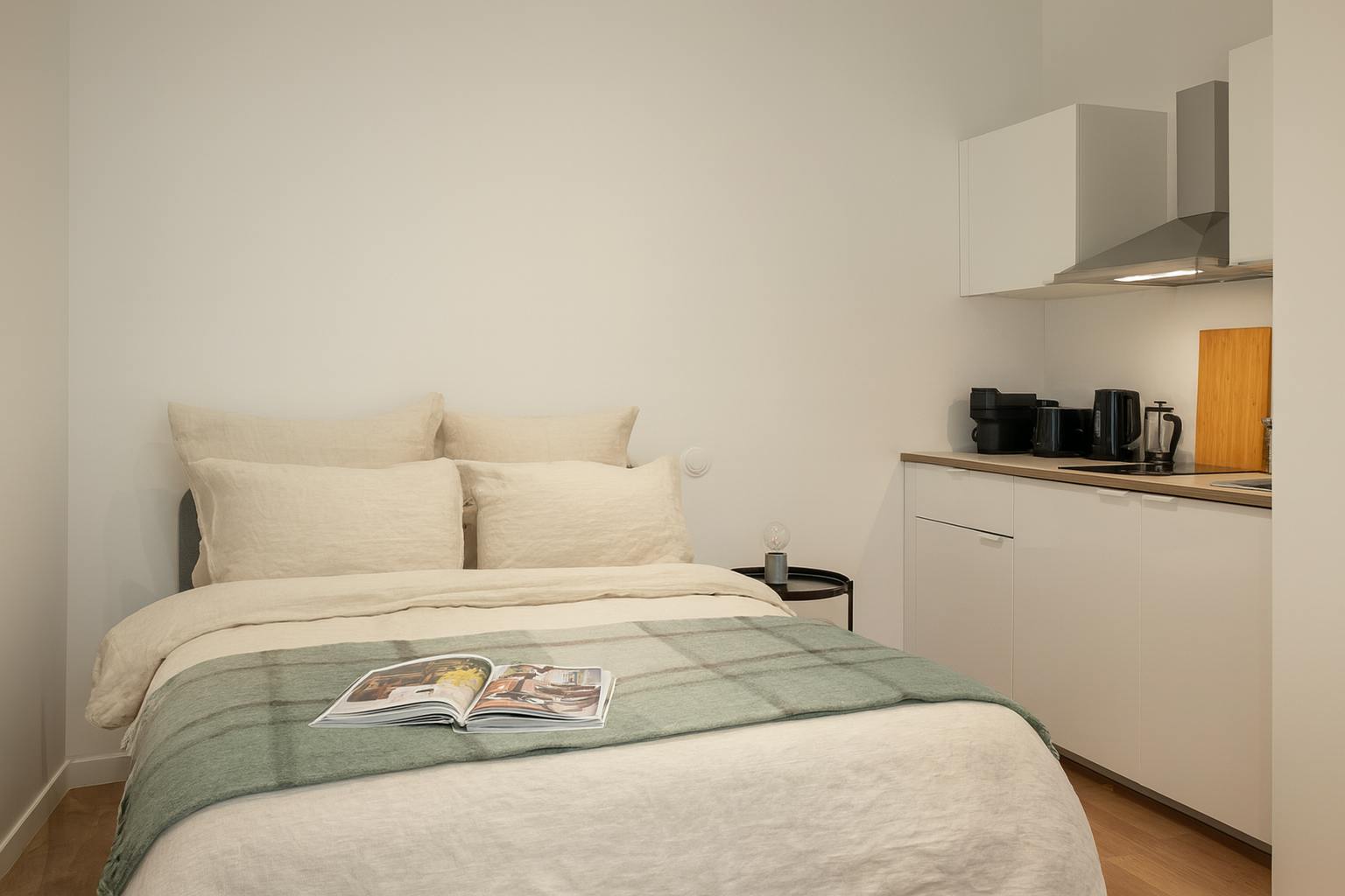 Studio for rent for €1,100 per month in Montreuil, Rue de Stalingrad