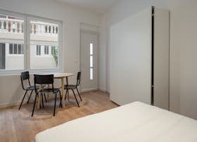 Lägenhet att hyra för 1 099 € i månaden i Montreuil, Rue de Stalingrad