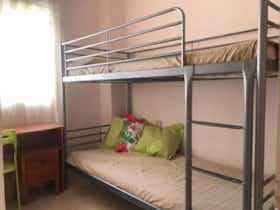 Private room for rent for €395 per month in Alicante, Avinguda d'Alcoi