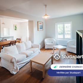 Wohnung for rent for 550 € per month in Les Loges-en-Josas, Grande Rue