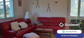 Private room for rent for €400 per month in Salon-de-Provence, Avenue du Bachaga Boualem