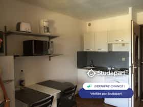 Apartament de închiriat pentru 620 EUR pe lună în Mougins, Avenue Général de Gaulle