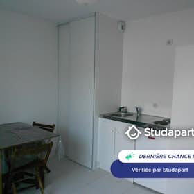 Apartment for rent for €610 per month in La Rochelle, Rue du Moulin Rouge