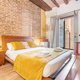 Apartment for rent for €2,300 per month in Barcelona, Carrer de la Marina