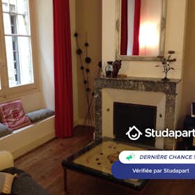 Apartment for rent for €780 per month in Bordeaux, Rue Hugla