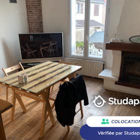 Private room for rent for €700 per month in Villejuif, Rue de Verdun