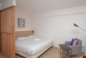 Apartment for rent for €3,570 per month in Paris, Rue Washington