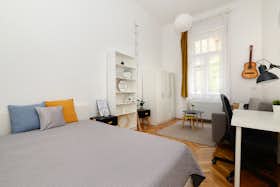 Отдельная комната сдается в аренду за 435 € в месяц в Budapest, Kruspér utca