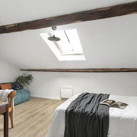 Shared room for rent for €700 per month in Nancy, Rue du Manège